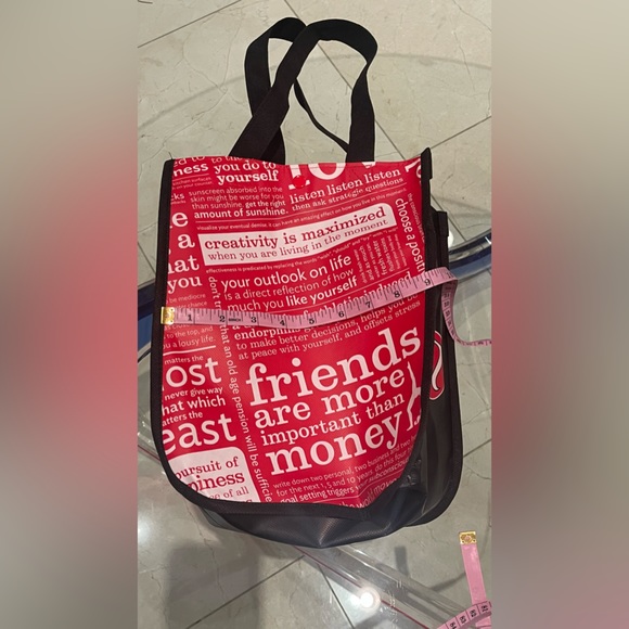 Lululemon red bag “friends are more important then money” - Picture 5 of 7